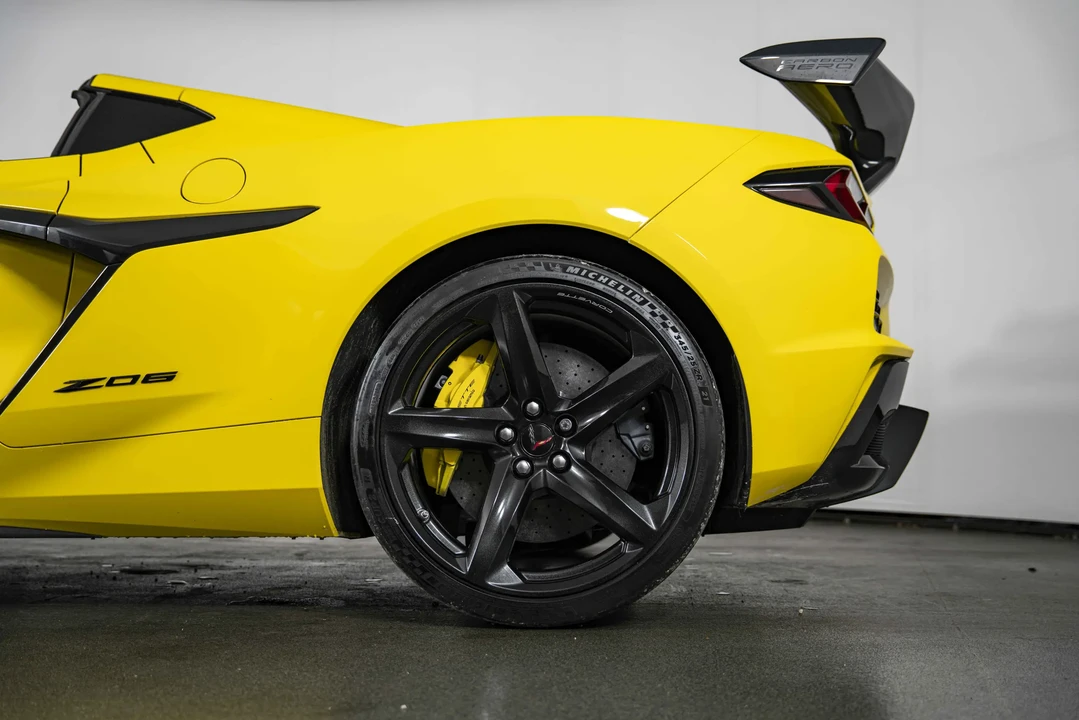 2025 Chevrolet Corvette C8 Z06 - Image 13 of 31