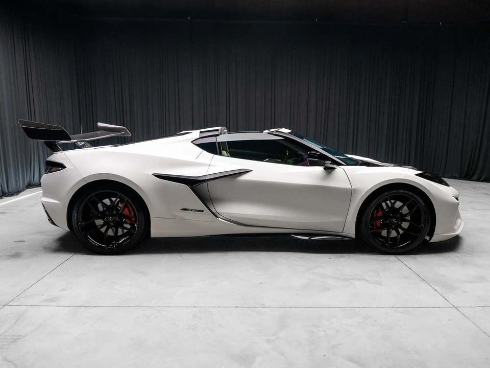 2025 Chevrolet Corvette C8 Z06 - Image 16 of 31