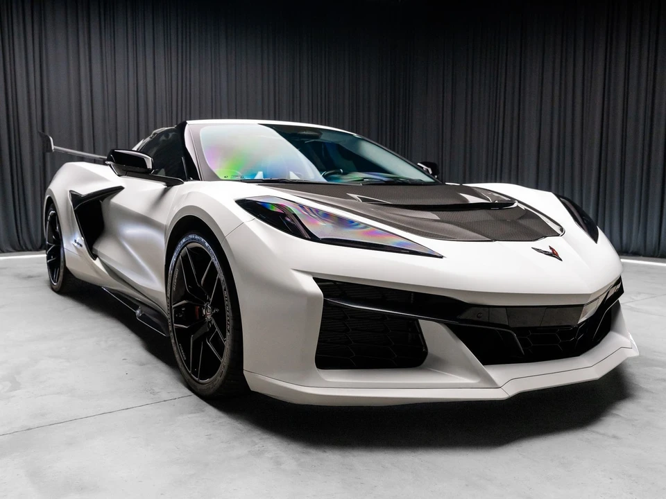 2025 Chevrolet Corvette C8 Z06 - Image 18 of 31