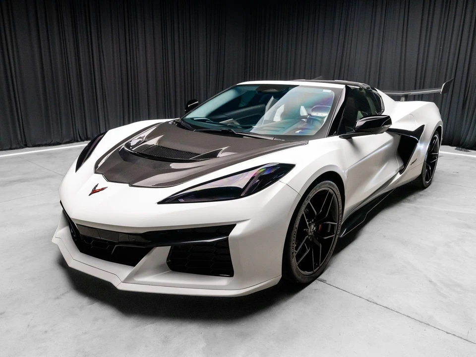 2025 Chevrolet Corvette C8 Z06 - Image 11 of 31