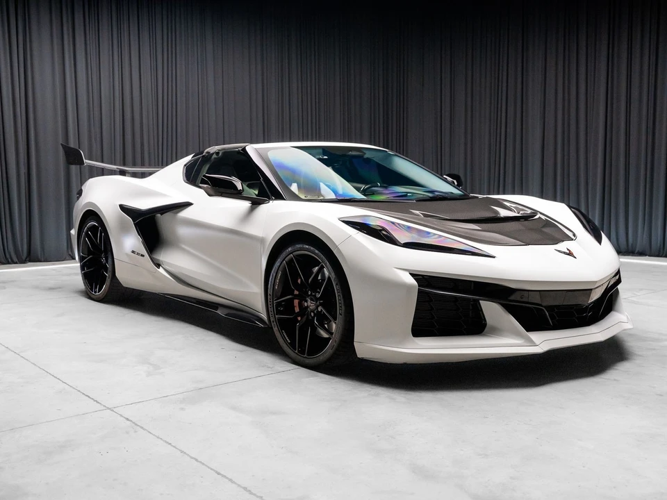 2025 Chevrolet Corvette C8 Z06 - Image 17 of 31