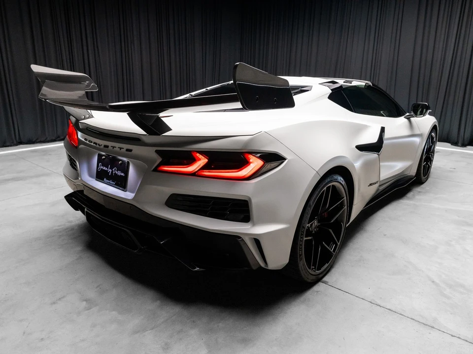 2025 Chevrolet Corvette C8 Z06 - Image 15 of 31