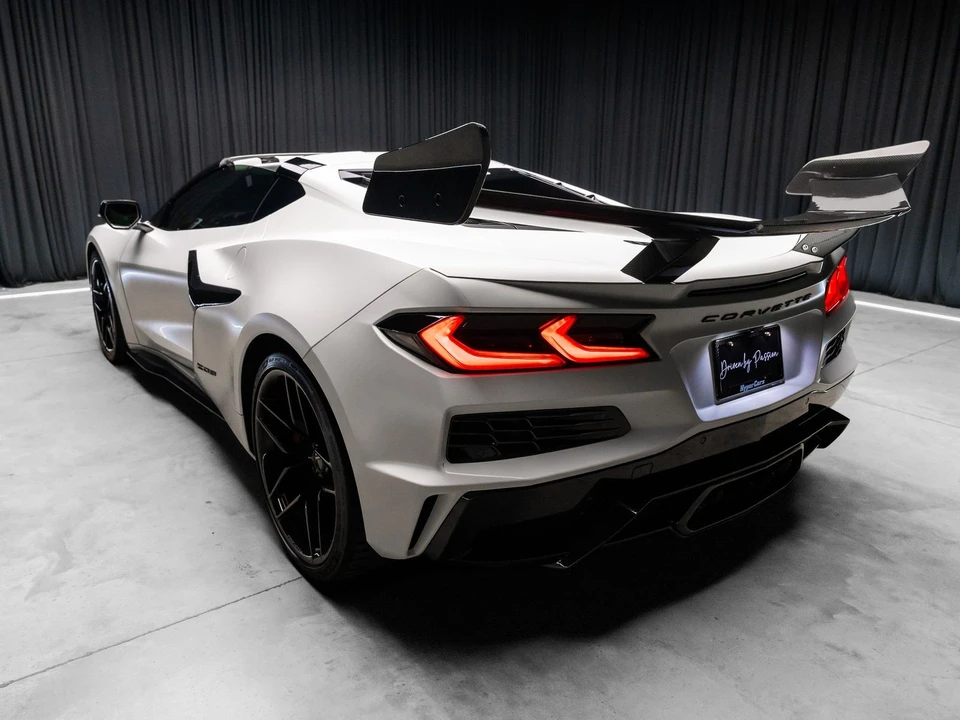 2025 Chevrolet Corvette C8 Z06 - Image 13 of 31