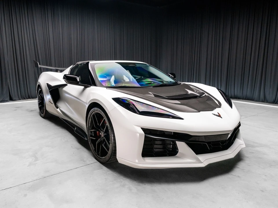 2025 Chevrolet Corvette C8 Z06 - Image 9 of 31