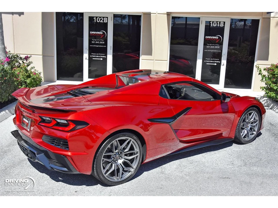 2025 Chevrolet Corvette C8 Z06 - Image 19 of 31
