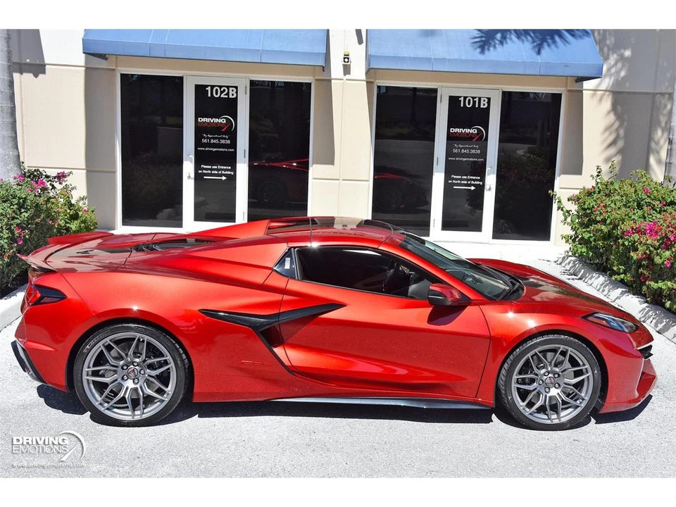 2025 Chevrolet Corvette C8 Z06 - Image 10 of 31