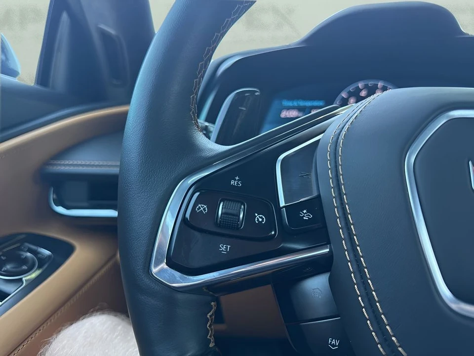2025 Chevrolet Corvette C8 Z06 - Image 15 of 31