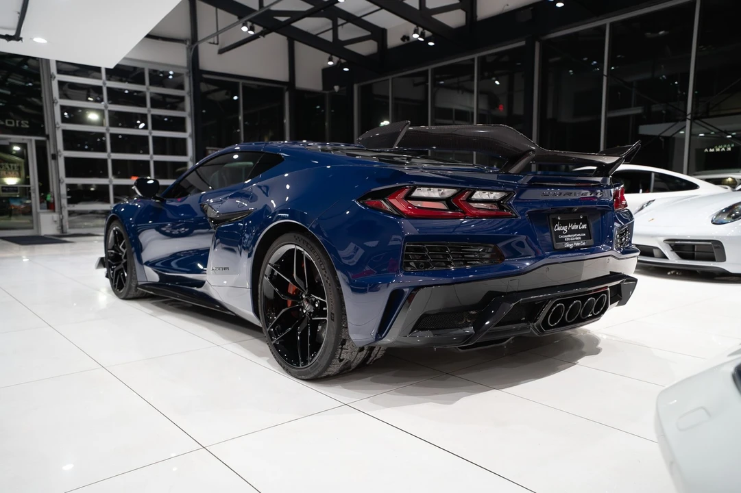 2025 Chevrolet Corvette C8 Z06 - Image 12 of 31