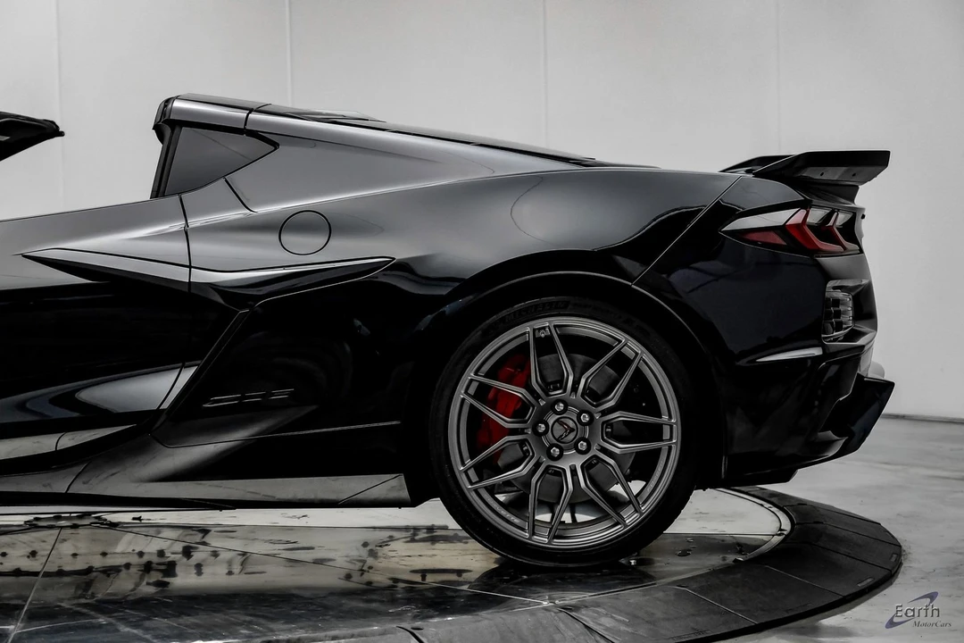 2025 Chevrolet Corvette C8 Z06 - Image 10 of 12