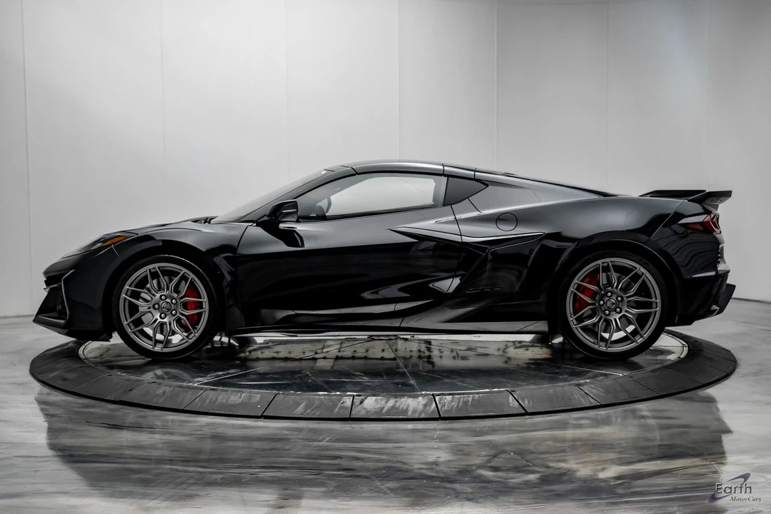 2025 Chevrolet Corvette C8 Z06 - Image 8 of 12