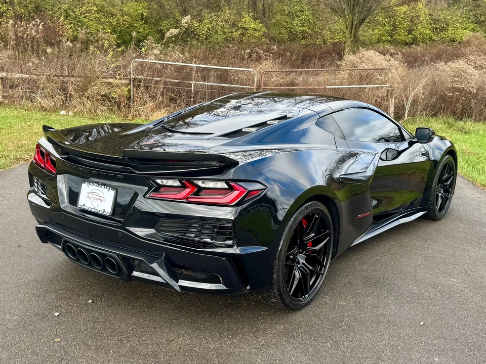 2025 Chevrolet Corvette C8 Z06 - Image 8 of 12