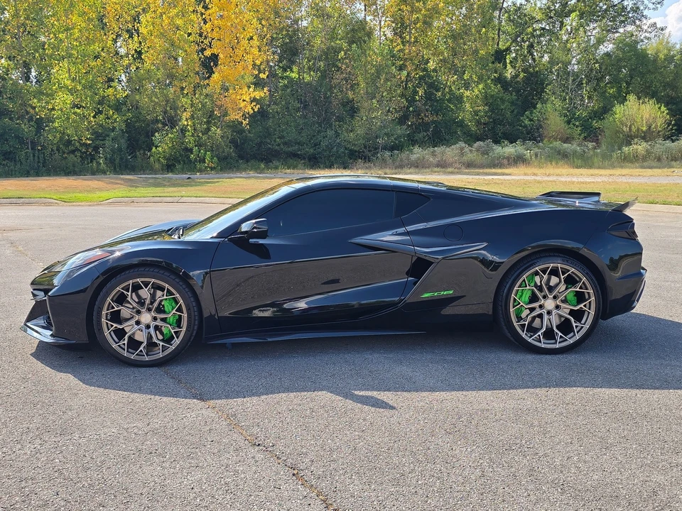 2025 Chevrolet Corvette C8 Z06 - Image 7 of 31