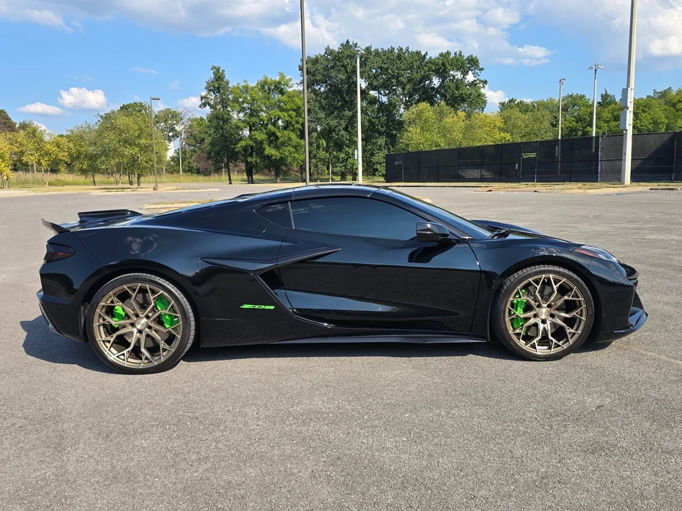 2025 Chevrolet Corvette C8 Z06 - Image 8 of 31