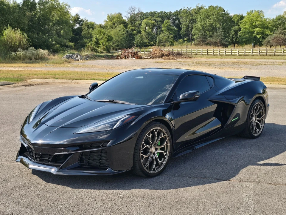 2025 Chevrolet Corvette C8 Z06 - Image 2 of 31