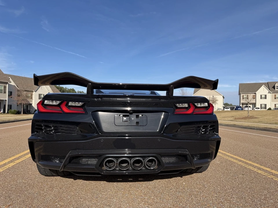 2025 Chevrolet Corvette C8 Z06 - Image 14 of 21