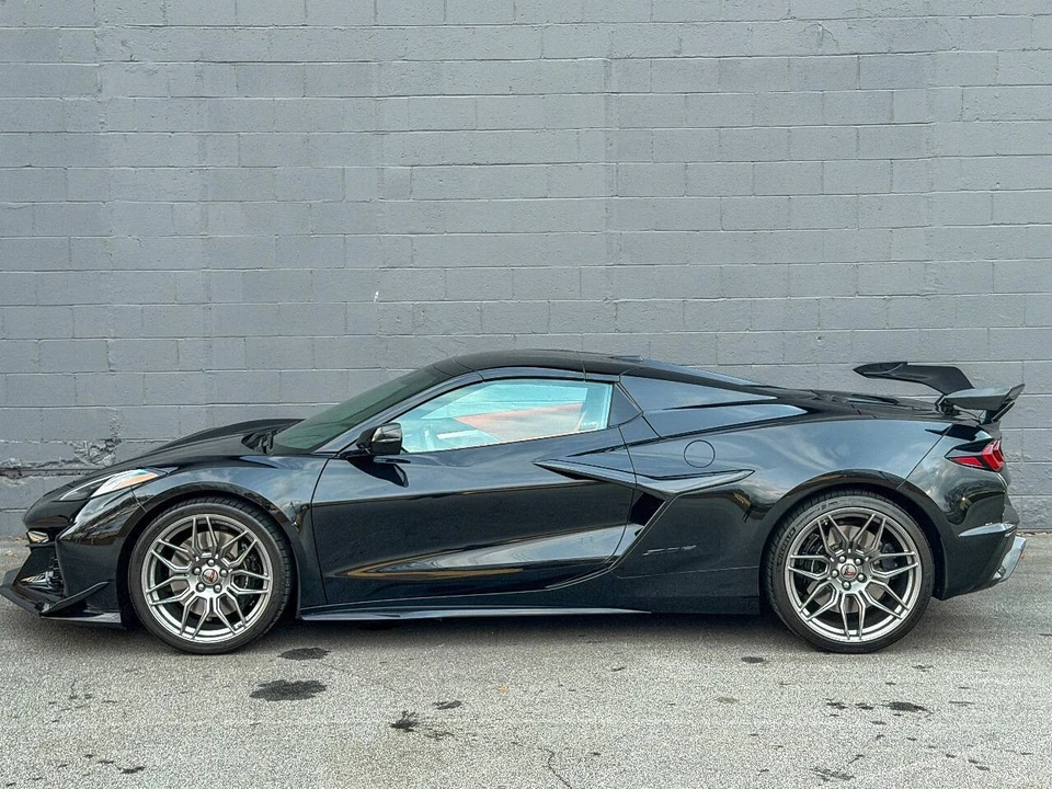2025 Chevrolet Corvette C8 Z06 - Image 10 of 12