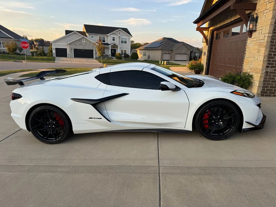 2025 Chevrolet Corvette C8 Z06 - Image 5 of 21