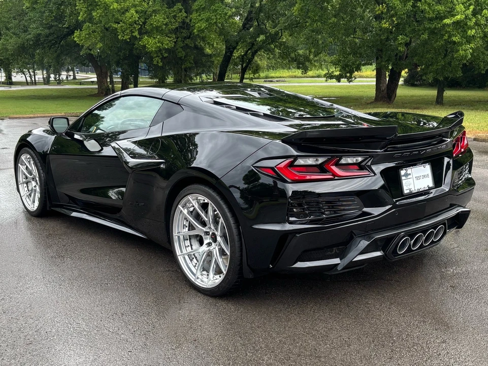 2025 Chevrolet Corvette C8 Z06 - Image 4 of 31