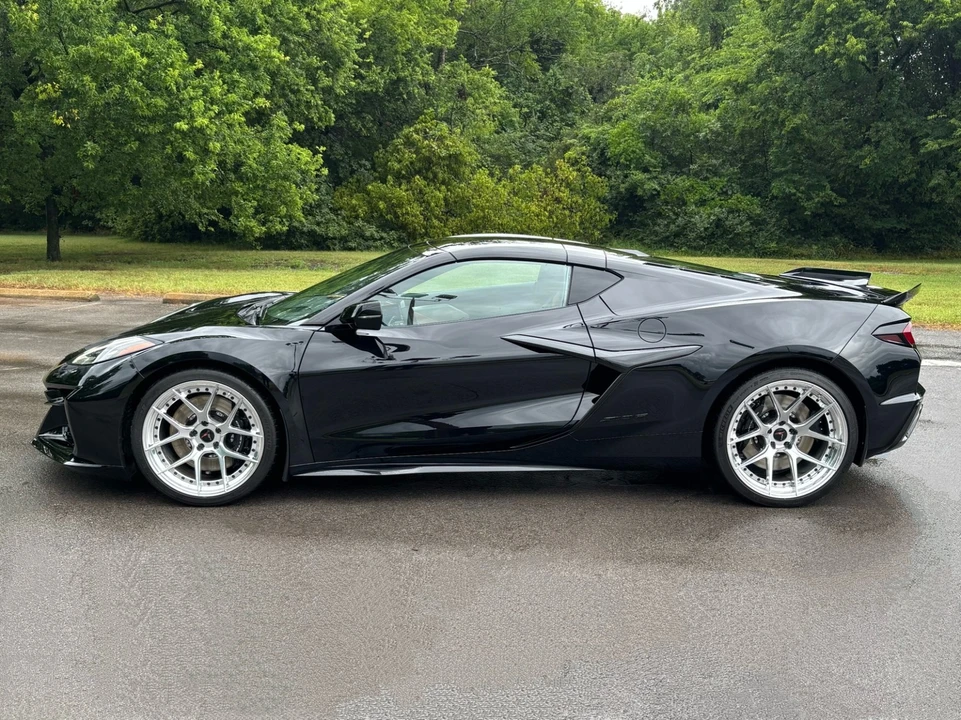 2025 Chevrolet Corvette C8 Z06 - Image 7 of 31