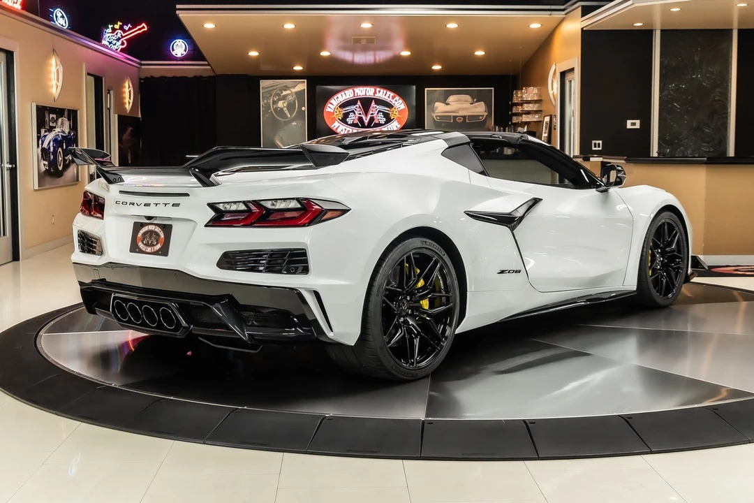 2025 Chevrolet Corvette C8 Z06 - Image 11 of 24