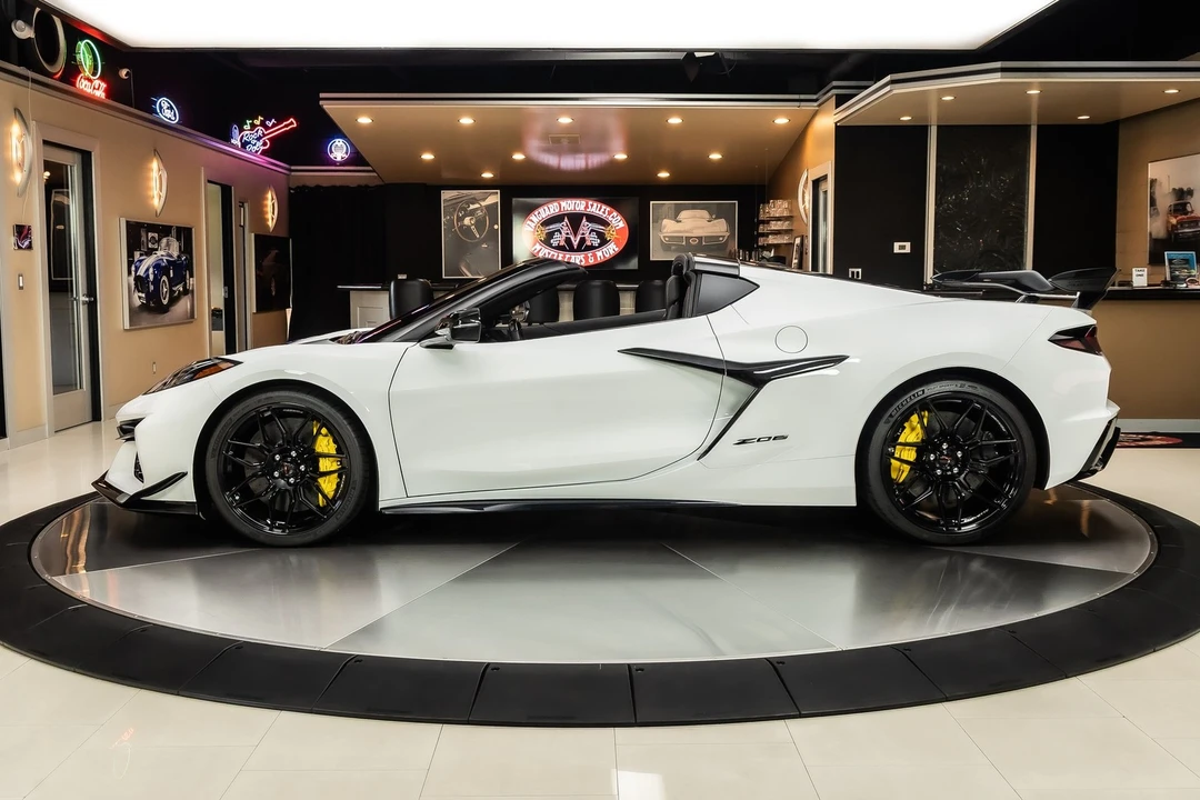 2025 Chevrolet Corvette C8 Z06 - Image 17 of 24