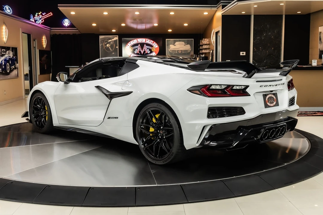 2025 Chevrolet Corvette C8 Z06 - Image 15 of 24
