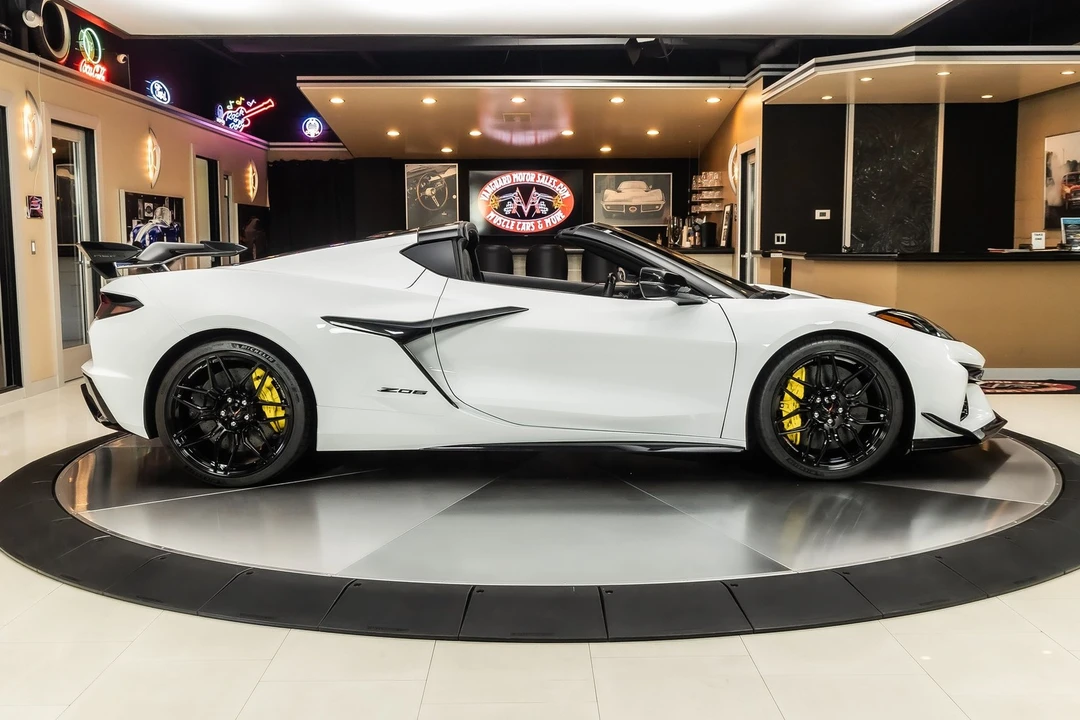 2025 Chevrolet Corvette C8 Z06 - Image 10 of 24