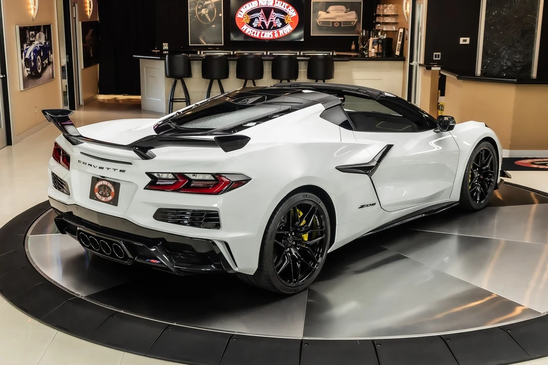 2025 Chevrolet Corvette C8 Z06 - Image 12 of 24