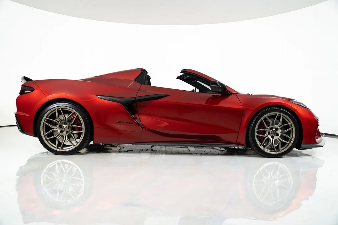 2025 Chevrolet Corvette C8 Z06 - Image 19 of 21