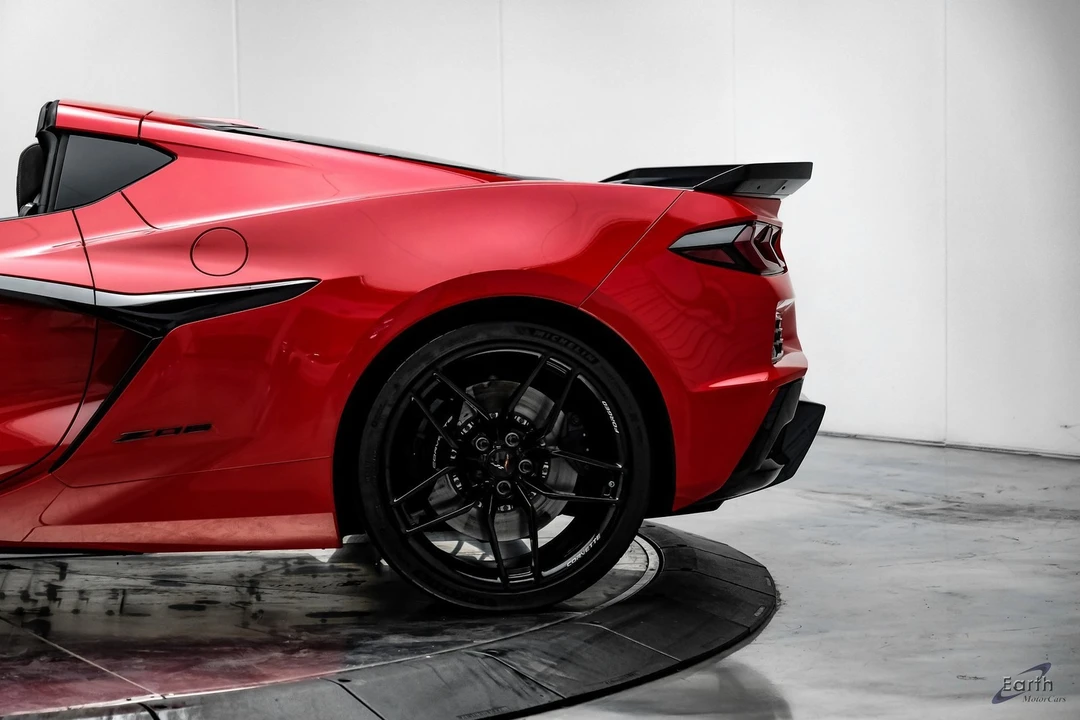 2025 Chevrolet Corvette C8 Z06 - Image 8 of 12