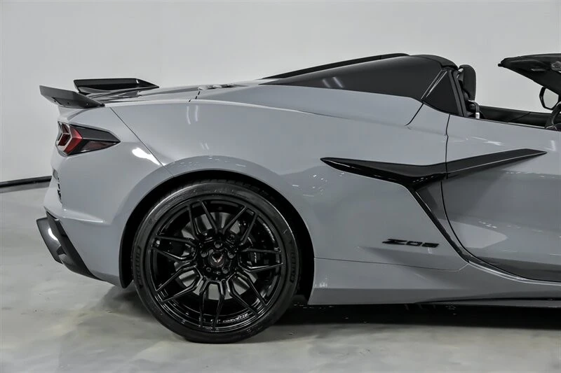 2025 Chevrolet Corvette C8 Z06 - Image 13 of 21