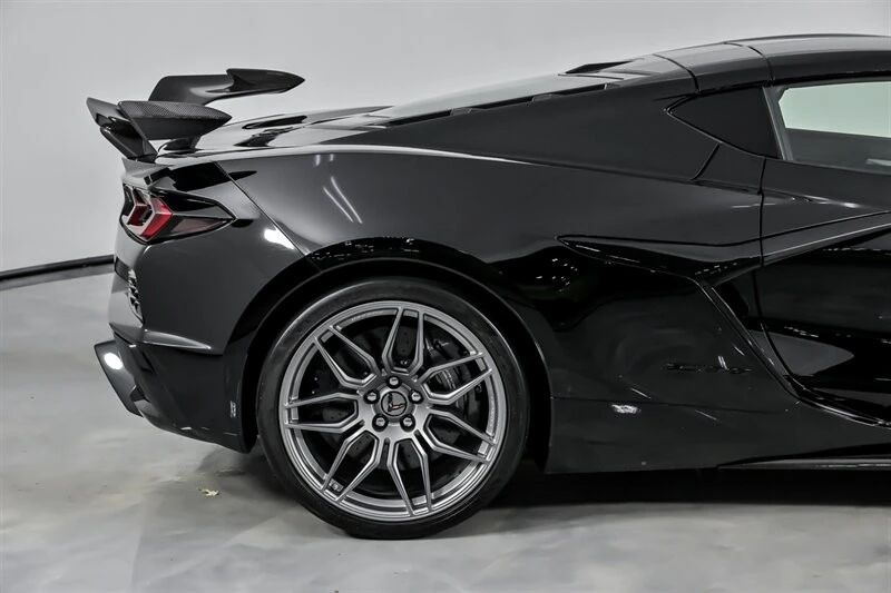 2025 Chevrolet Corvette C8 Z06 - Image 13 of 21