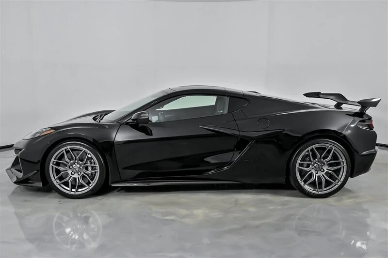 2025 Chevrolet Corvette C8 Z06 - Image 8 of 21