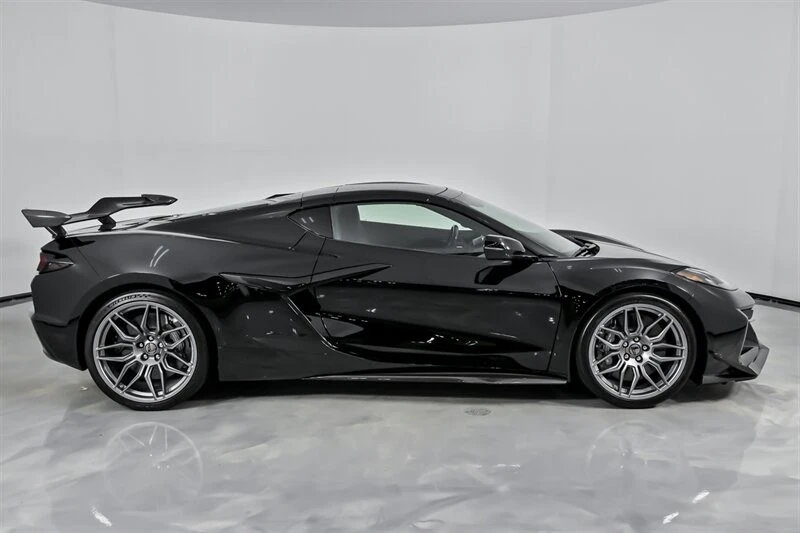2025 Chevrolet Corvette C8 Z06 - Image 14 of 21