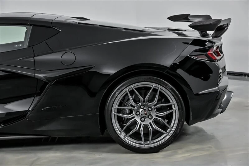2025 Chevrolet Corvette C8 Z06 - Image 9 of 21