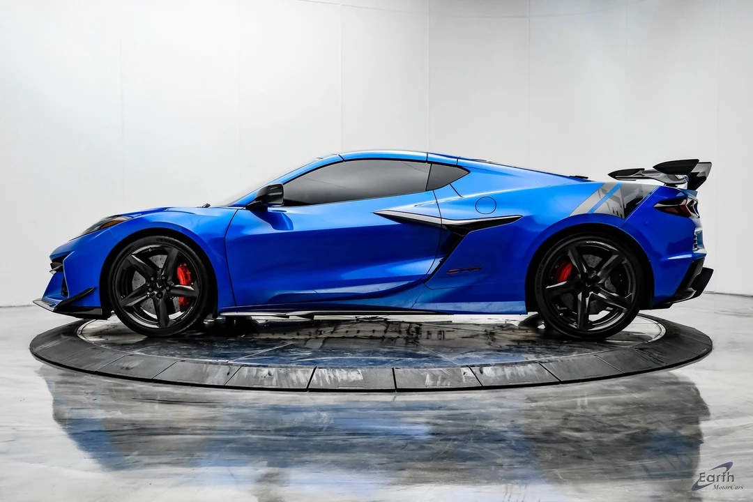 2025 Chevrolet Corvette C8 Z06 - Image 10 of 12