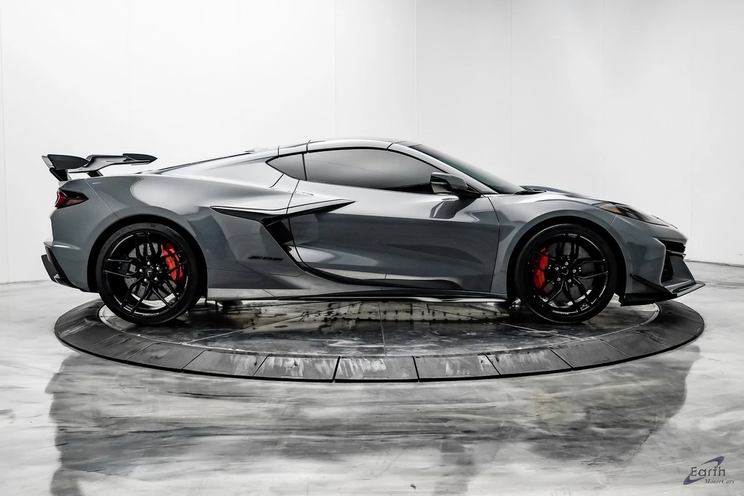 2025 Chevrolet Corvette C8 Z06 - Image 9 of 12