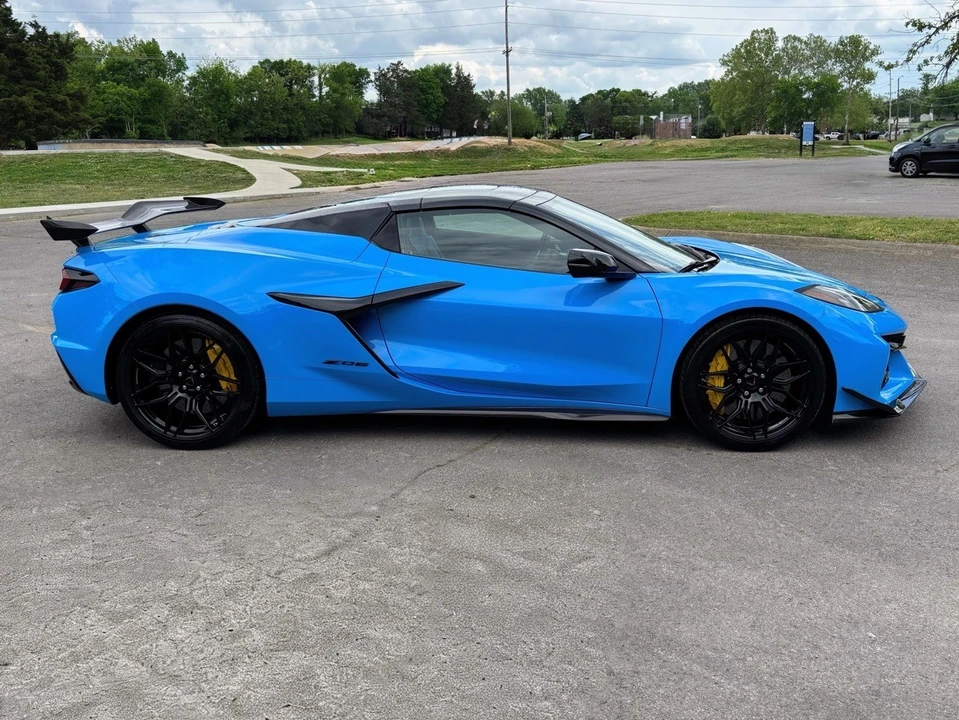 2025 Chevrolet Corvette C8 Z06 - Image 7 of 31