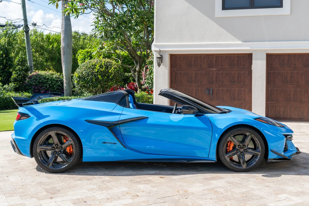 2025 Chevrolet Corvette C8 Z06 - Image 7 of 31