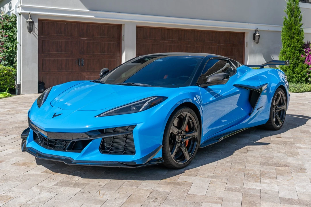 2025 Chevrolet Corvette C8 Z06 - Image 10 of 31