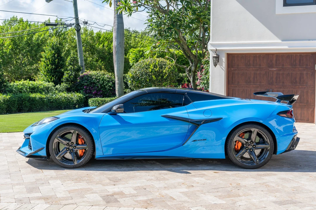 2025 Chevrolet Corvette C8 Z06 - Image 11 of 31