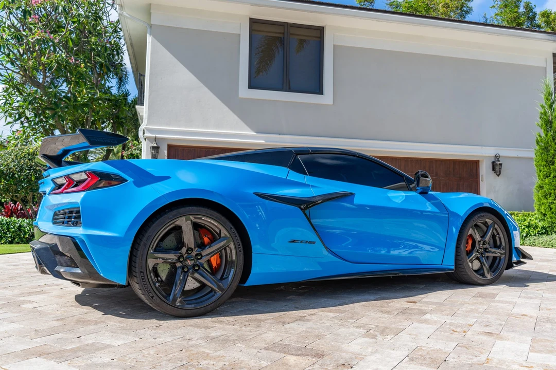 2025 Chevrolet Corvette C8 Z06 - Image 18 of 31
