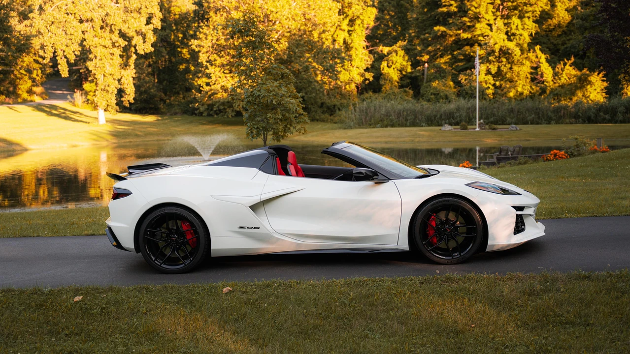 2025 Chevrolet Corvette C8 Z06 - Image 10 of 31