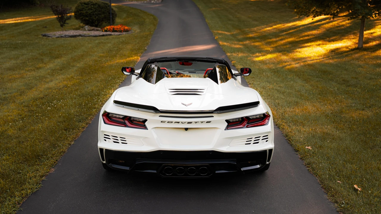 2025 Chevrolet Corvette C8 Z06 - Image 9 of 31