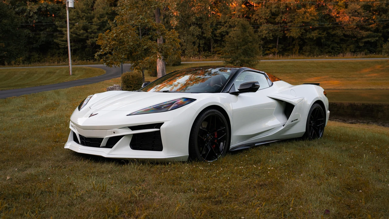2025 Chevrolet Corvette C8 Z06 - Image 18 of 31