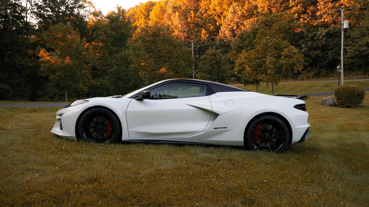 2025 Chevrolet Corvette C8 Z06 - Image 19 of 31