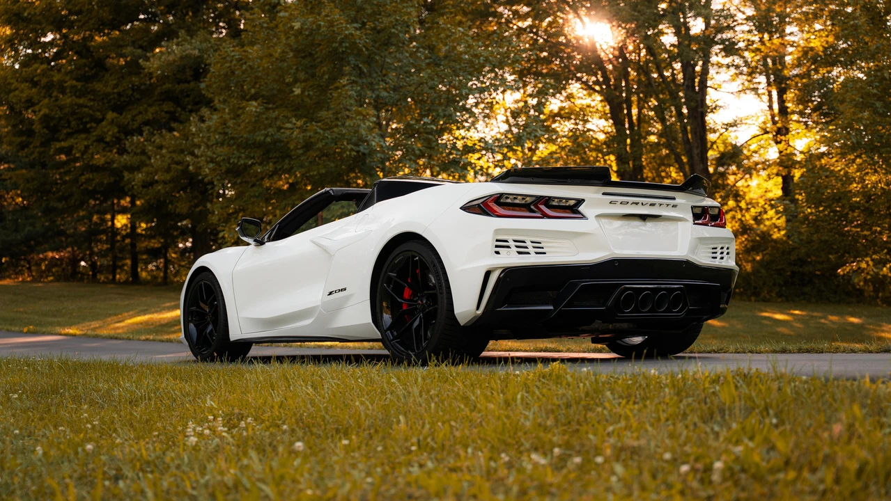 2025 Chevrolet Corvette C8 Z06 - Image 8 of 31