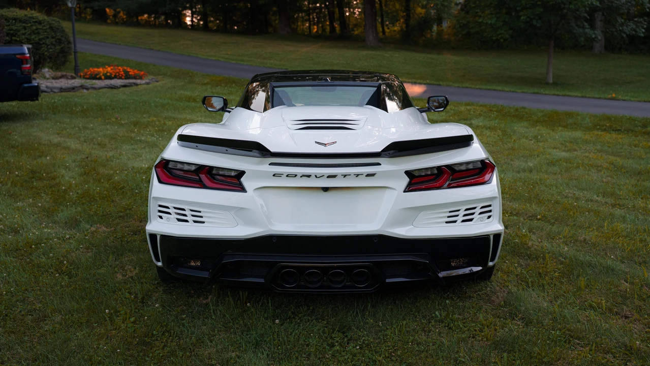 2025 Chevrolet Corvette C8 Z06 - Image 23 of 31