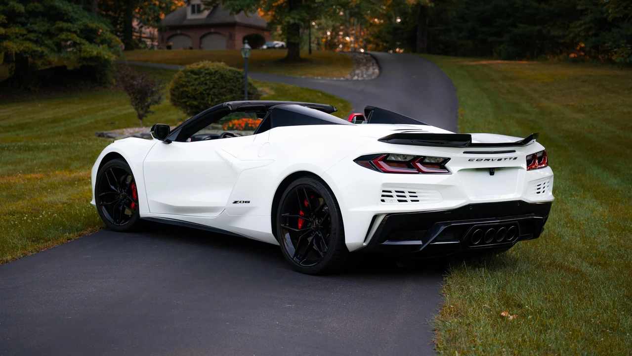 2025 Chevrolet Corvette C8 Z06 - Image 20 of 31
