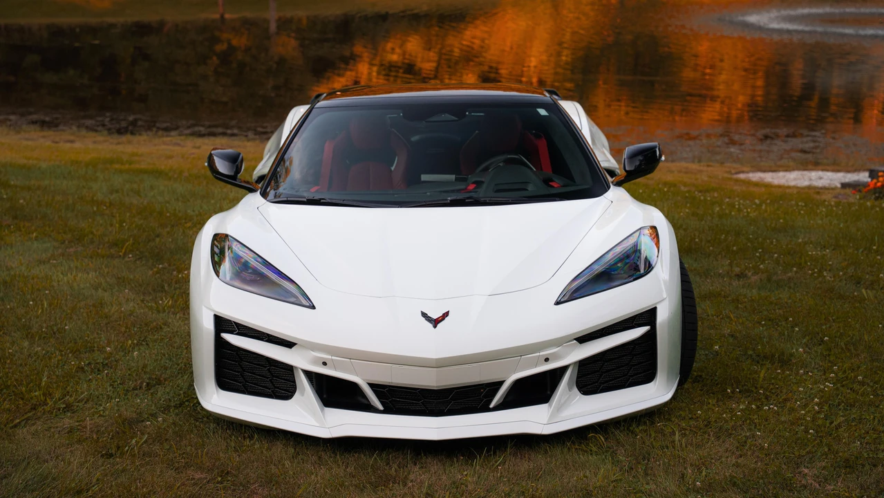 2025 Chevrolet Corvette C8 Z06 - Image 17 of 31